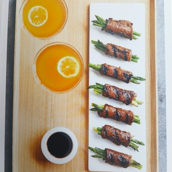 Martha Stewart's Appetizers Cocktail Cookbook 2015 First Edition Hardback - Picture 2 of 14